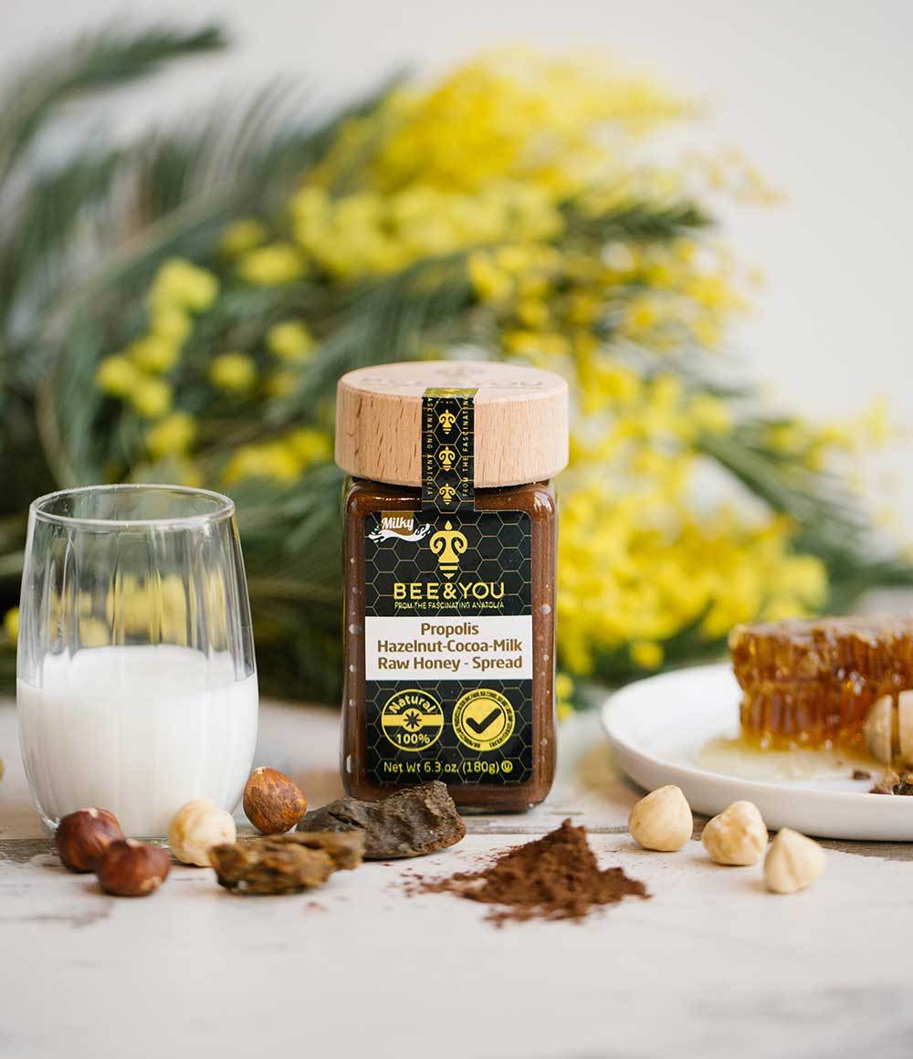 Propolis Haselnuss Kakao - Milch in Honig Mischung - Bee and You Deutschland